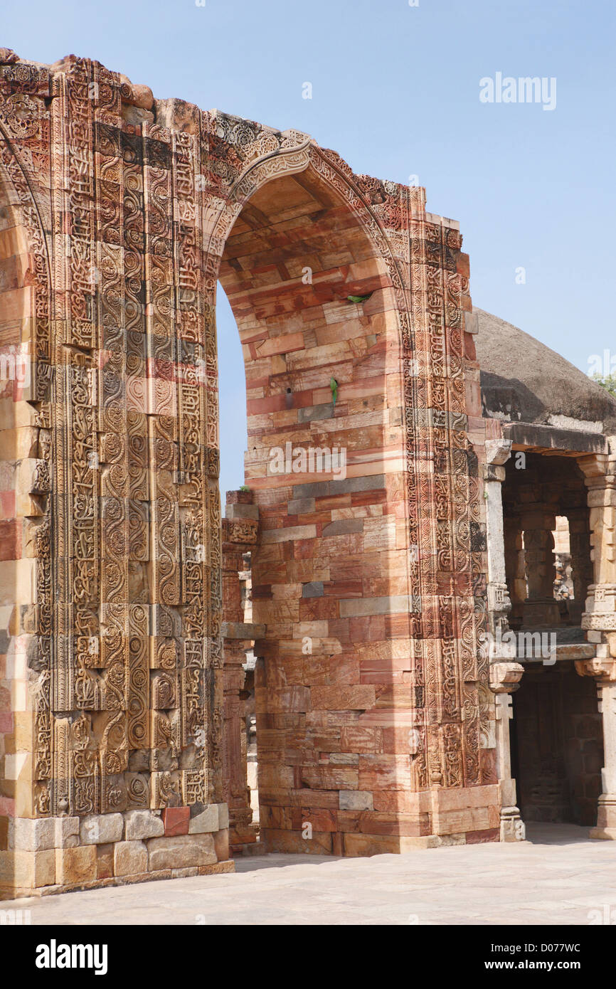 Ruines de Qutb Minar Complex, Delhi, Inde, l'UNESCO, Site du patrimoine mondial. Banque D'Images