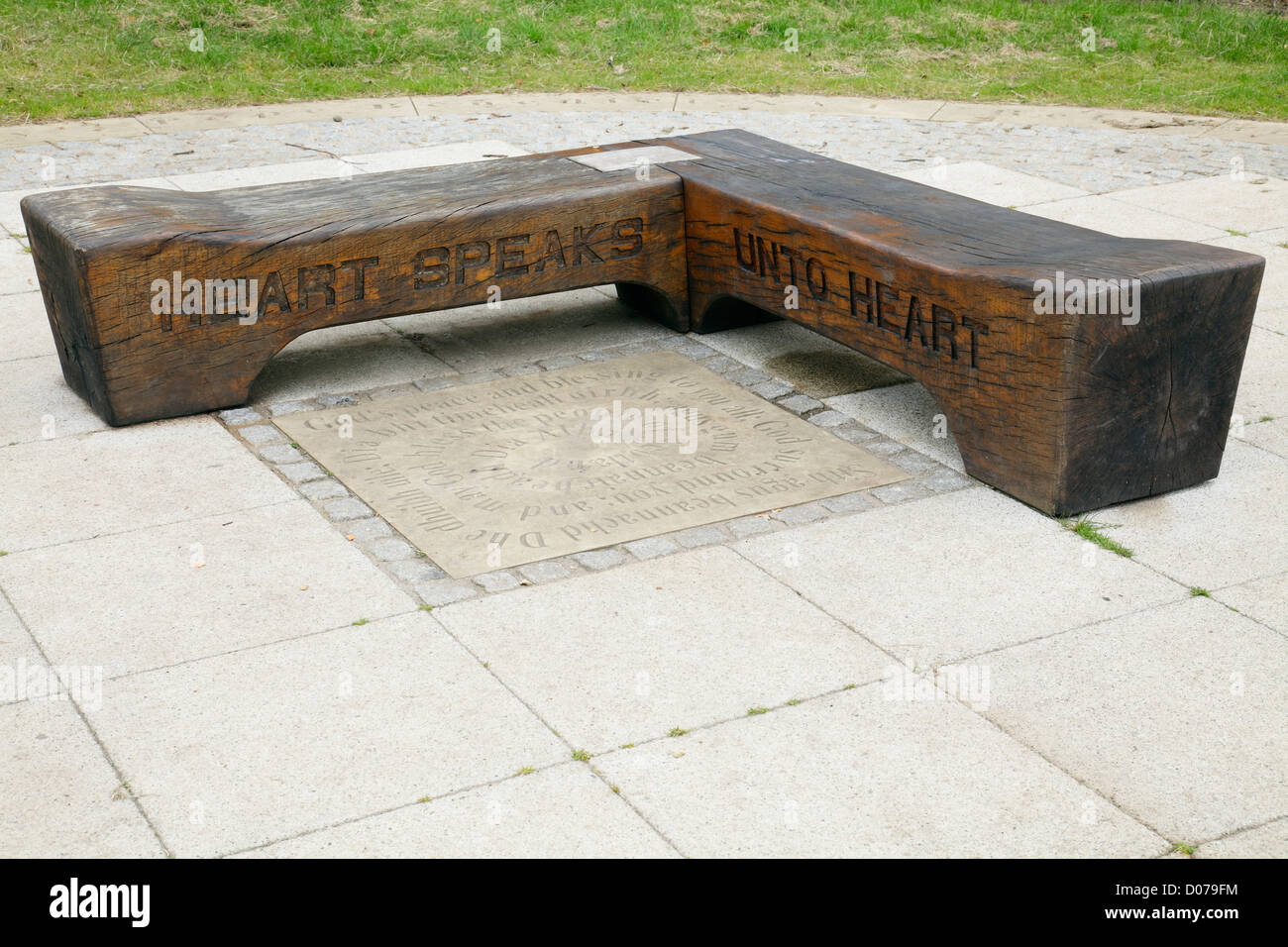 Banc inscrit avec coeur parle à Cœur le site de Pope Benedict XVI'S 2010 UK visite, Bellahouston Park, Glasgow, Royaume-Uni Banque D'Images