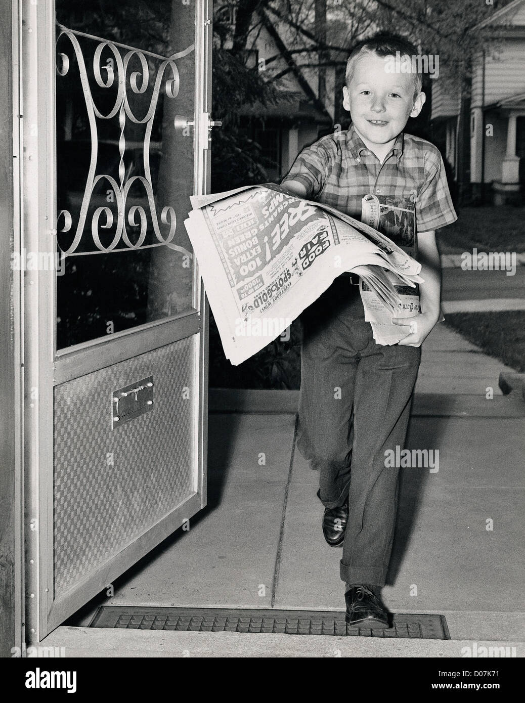 Portrait of a Boy la distribution de journaux Banque D'Images