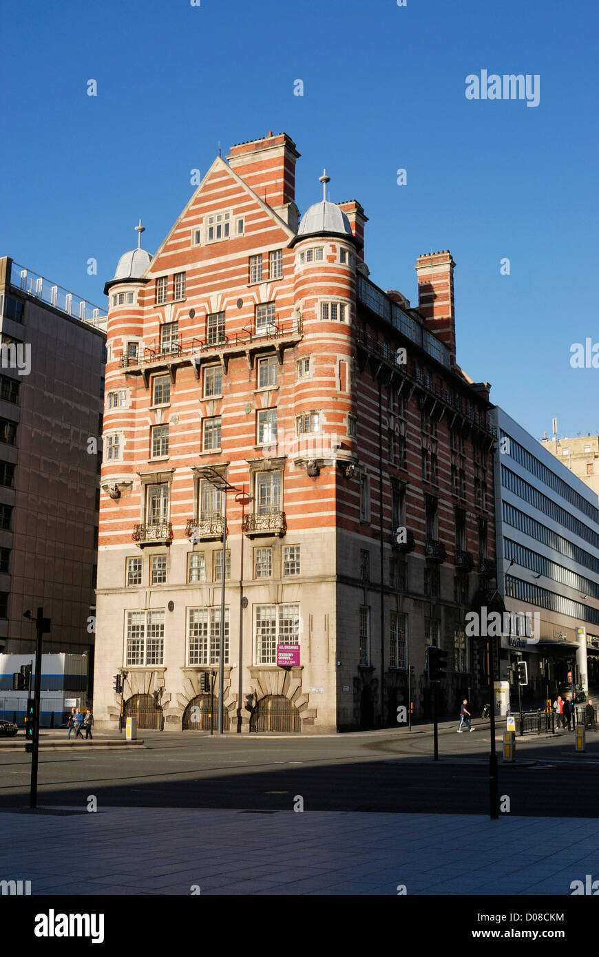 Albion House, connu localement sous le nom de White Star building, est un bâtiment classé grade 2 à l'angle de la Strand / James St. Banque D'Images