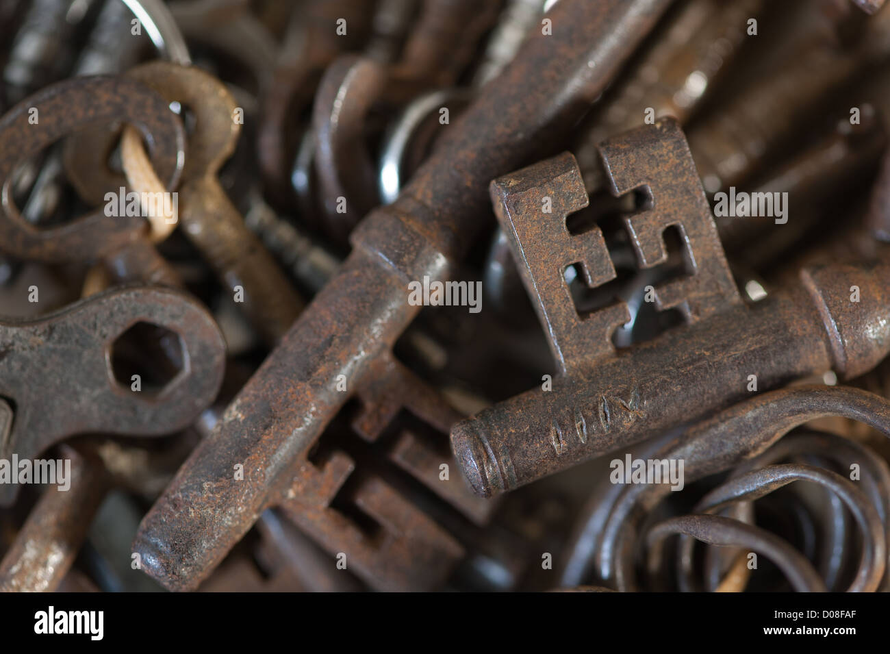 Collection de vieux utilisé rusty et touches de brillant victorien antique Edwardian verrouillage mécanisme tournant parchemin foxed Banque D'Images