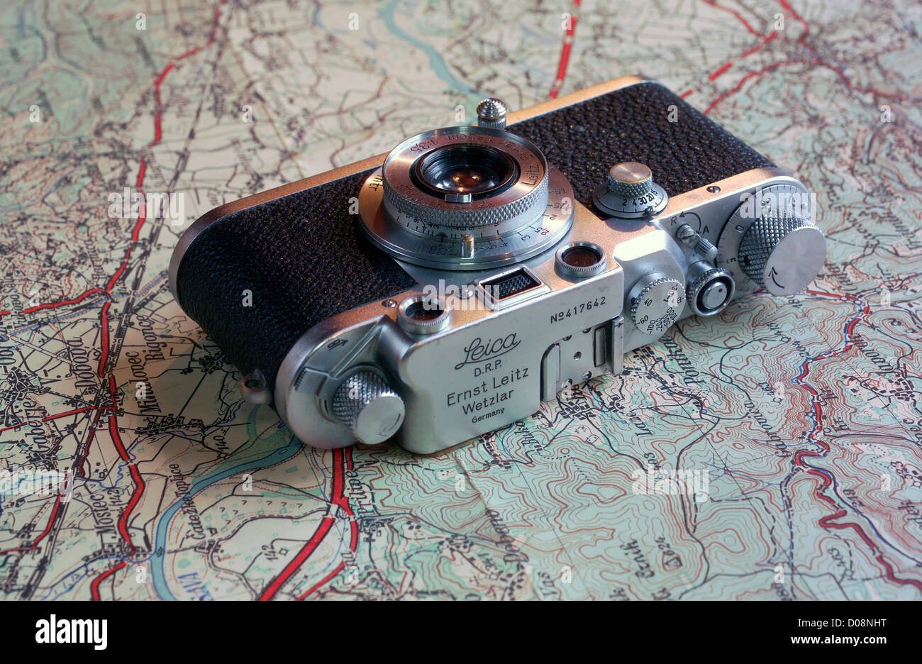 Leica IIIc rangefinder appareil photo à partir de 1930 sur la carte de voyage Banque D'Images