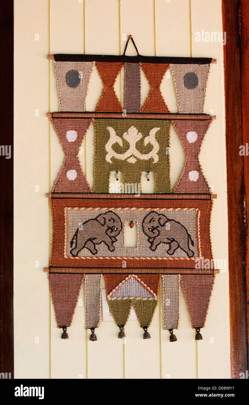 Un modèle de conception d'artisanat accroché au mur Banque D'Images