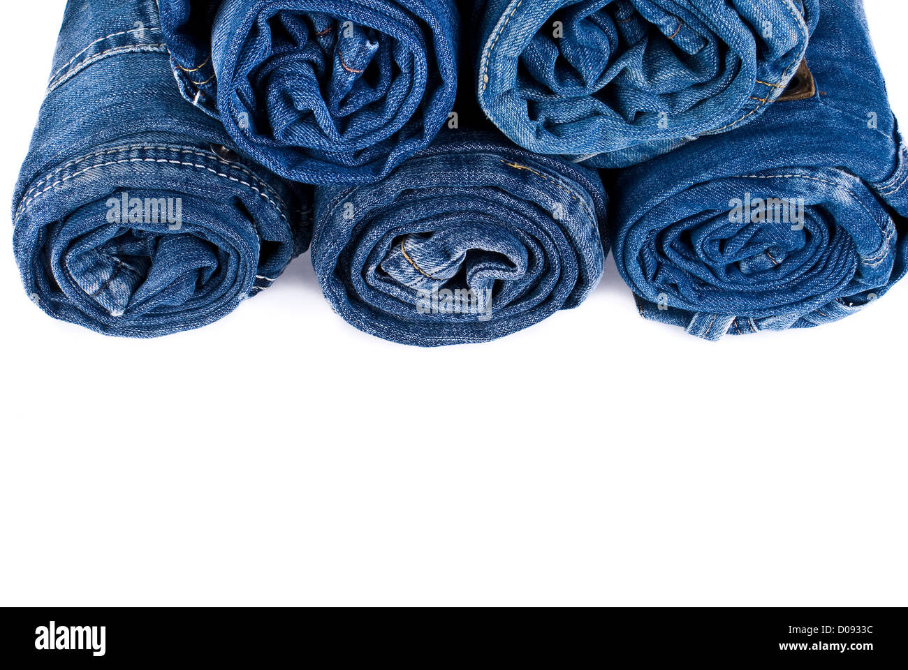 Pile de diverses nuances de bleu jeans over white background Banque D'Images
