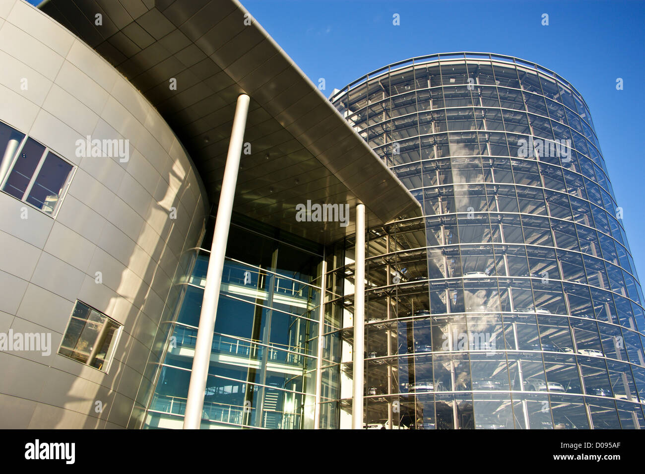 Gläserne Manufaktur par Gunter Henn, 2002, Volkswagen Phaeton 'Glass Factory', Lennéstrasse 1, Dresde, Saxe, Saxe, Allemagne Banque D'Images