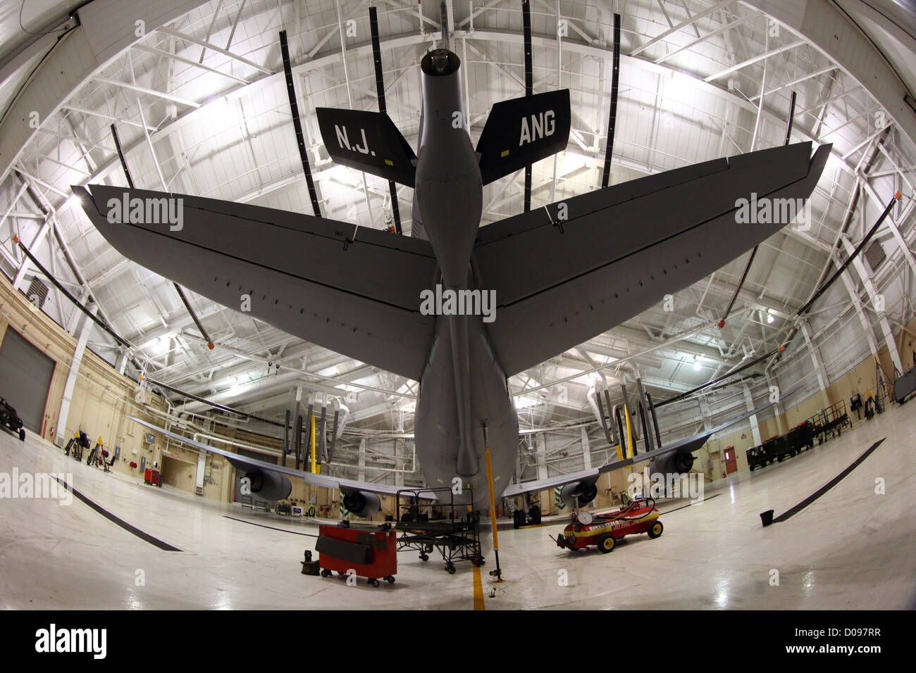 Un KC-135R Stratotanker avec la 108e Escadre, New Jersey Air National Guard, à Joint Base McGuire-Dix-Lakehurst, N.J., Nov.18, 2012. Banque D'Images