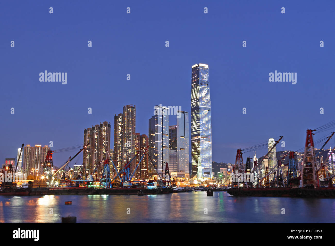 Le port de Hong Kong avec bateau de travail Banque D'Images