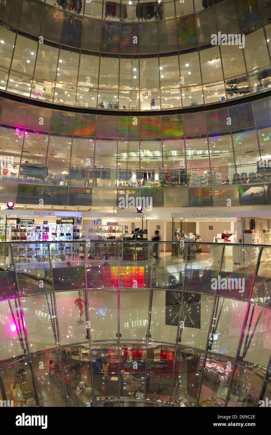 Galeries Lafayette l'intérieur, par l'architecte Jean Nouvel à Berlin Banque D'Images