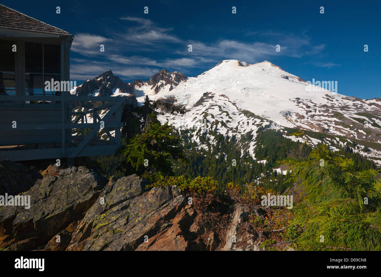 WASHINGTON - Vue sur le mont Baker du parc Butte Lookout dans le mont Baker National Recreation. Banque D'Images