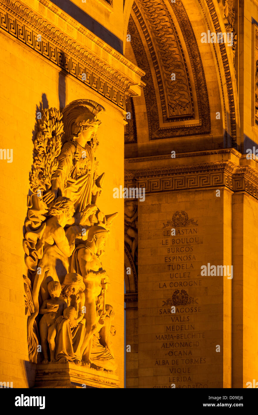 Détail sur l'Arc de Triomphe de nuit, Paris France Banque D'Images