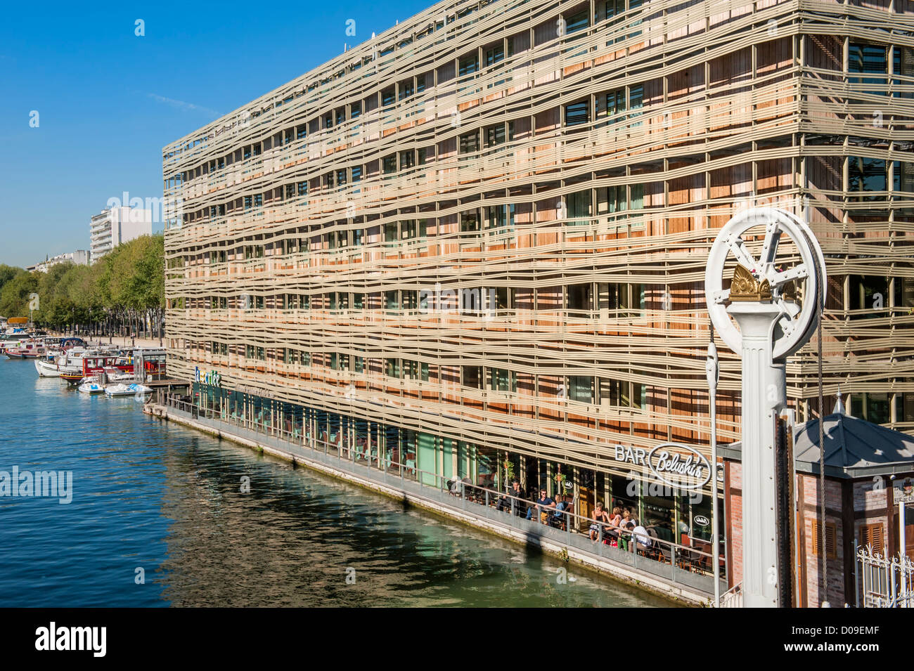 Situé le long du Canal de l'Ourcq, Paris, France Banque D'Images