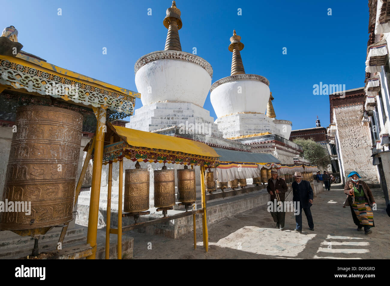 Cercle Pligrims Monastère Tashilhunpo, pagodes à Shigatse, Tibet, Chine Banque D'Images