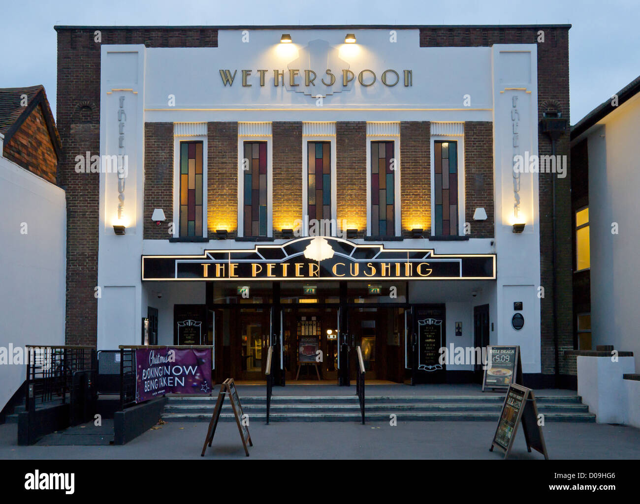 Pub Wetherspoons intérieur. La Peter Cushing. Auparavant, un cinéma et salle de bingo. Peter Cushing vivaient dans Whitstable Kent Banque D'Images