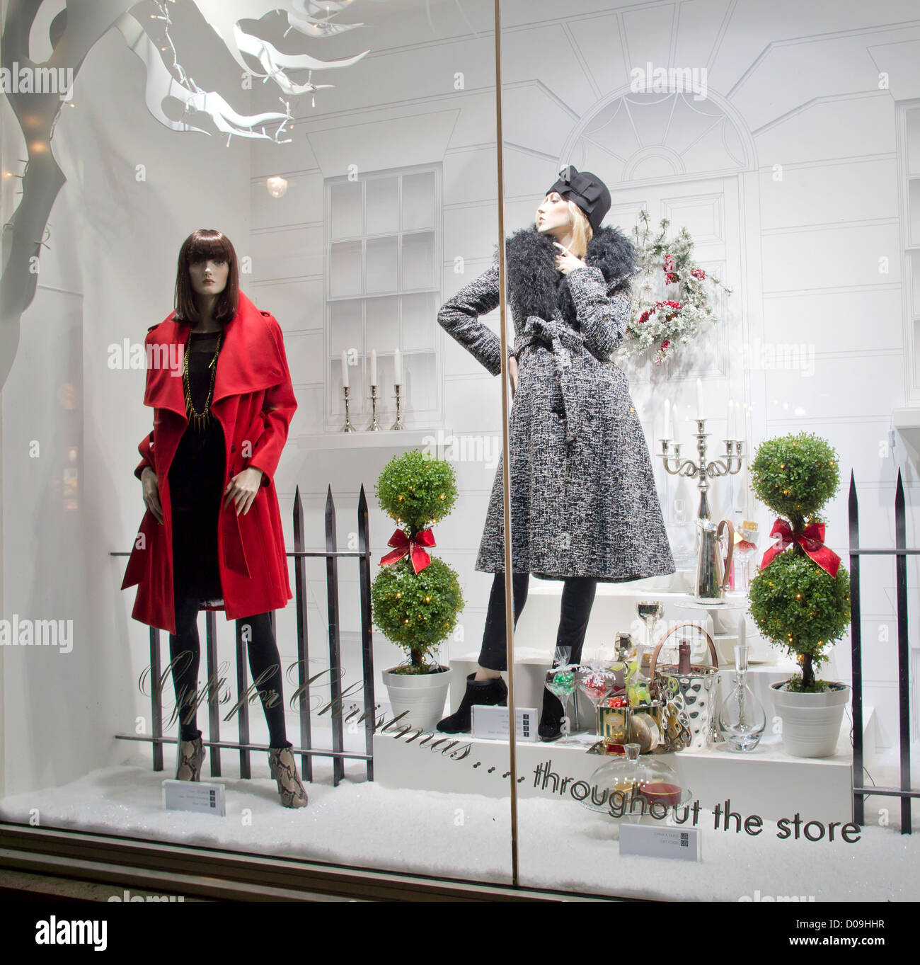 Affichage de vitrine de Noël de Womens Fashion à Fenwicks Banque D'Images
