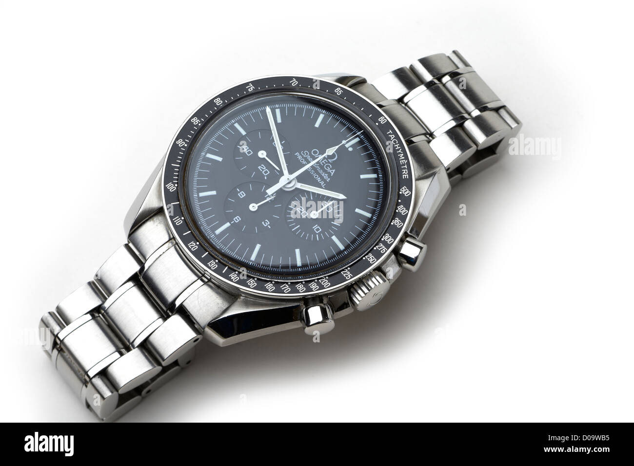 Moon Watch Omega Speedmaster 1960 la première montre portée sur la lune vent rétro classique élégant imperméable noir chrome haut Banque D'Images
