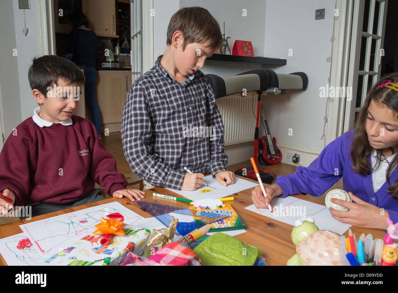 Les enfants dessiner ensemble Banque D'Images
