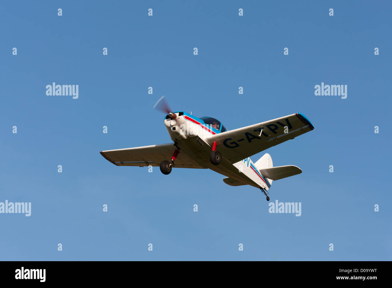 Minicab SIPA (JB01 Standard) G-ATPV en vol en tenant-ff de Breighton Airfield Banque D'Images