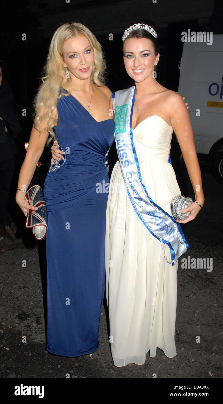 Liz Fuller et Miss Grande-bretagne à la fête de Noël qui a eu lieu à l'Embassy nightclub. Angleterre Londres Banque D'Images