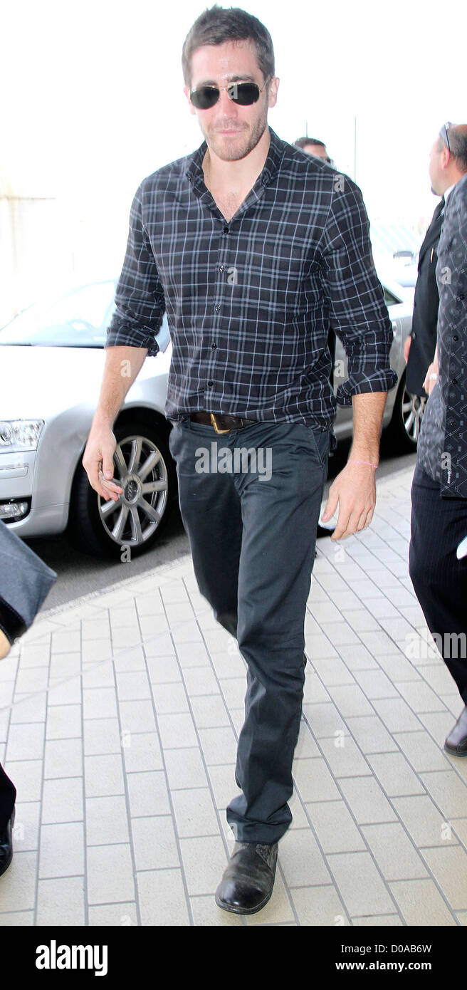 Jake Gyllenhaal quitte l'Aéroport International de Sydney. Sydney, Australie - 08.12.10 Banque D'Images