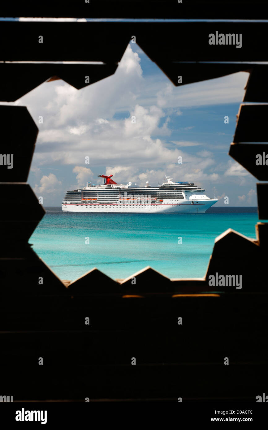 Cruise line navire en mer des Caraïbes. Banque D'Images