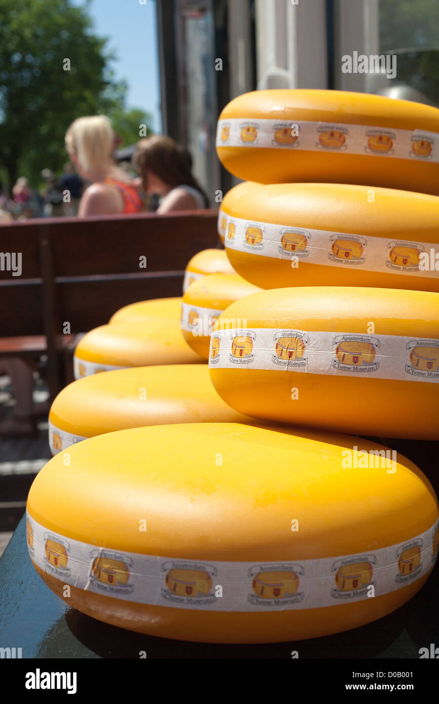 Pile de fromage gouda néerlandais à centre d'Amsterdam. Banque D'Images