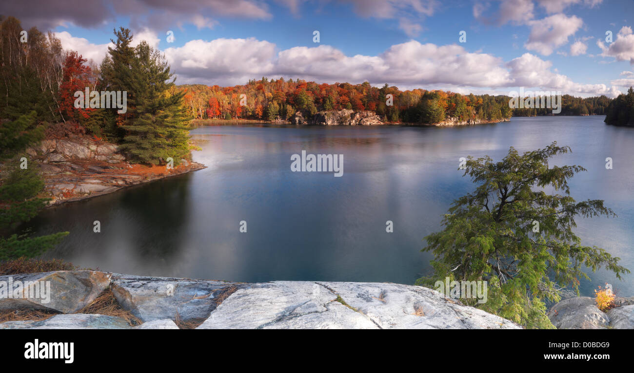 Beau matin d'automne nature panoramique paysage Paysages à Lake George, Killarney Provincial Park, Ontario, Canada. Banque D'Images