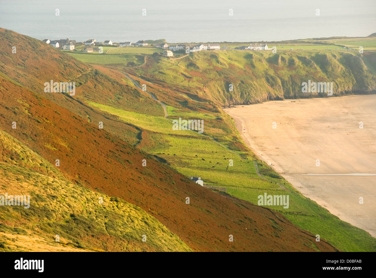 Rhossili village en haut des falaises, Rhossili bay, la péninsule de Gower, au Pays de Galles, Royaume-Uni Banque D'Images