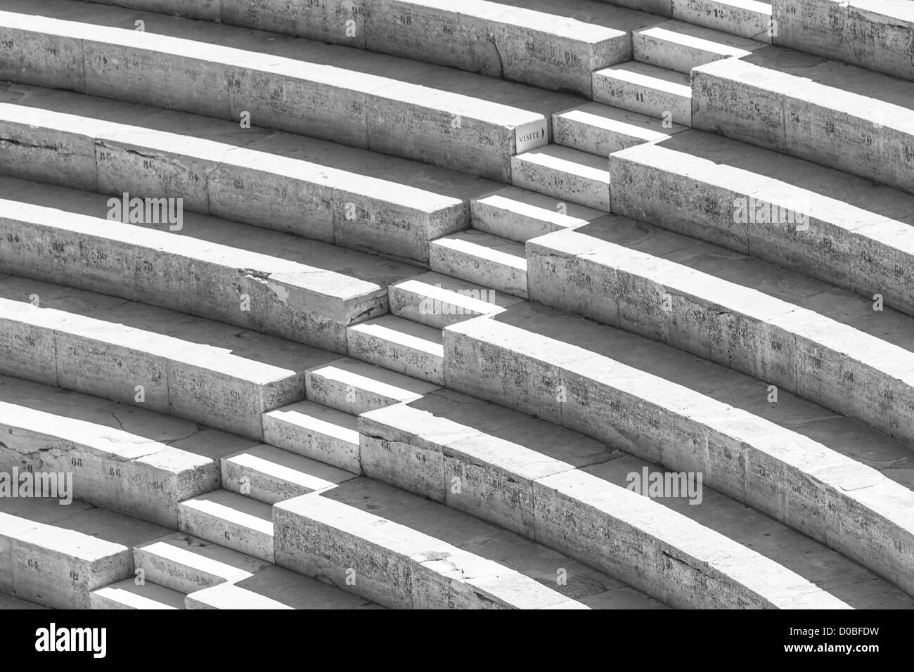 Escaliers formant un contraste élevé motif en noir et blanc Banque D'Images