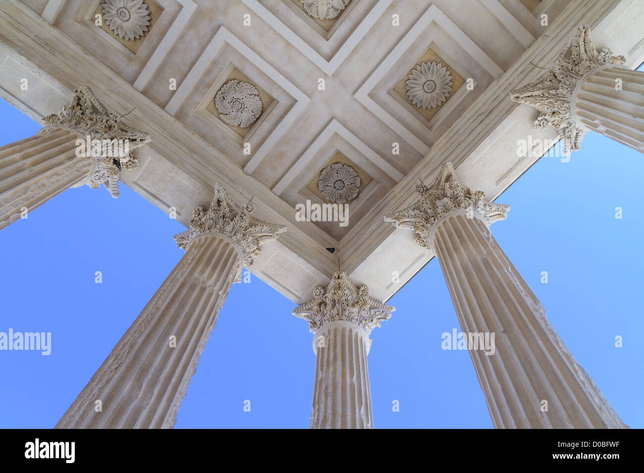 Temple romain Maison carrée dans la ville de Nîmes dans le sud de la France Banque D'Images