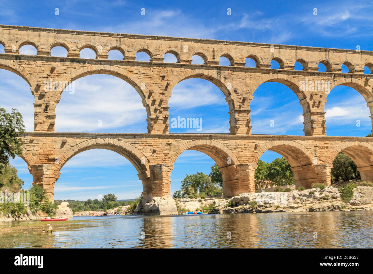 Pont du Gard est un ancien aqueduc romain près de Nîmes dans le sud de la France Banque D'Images