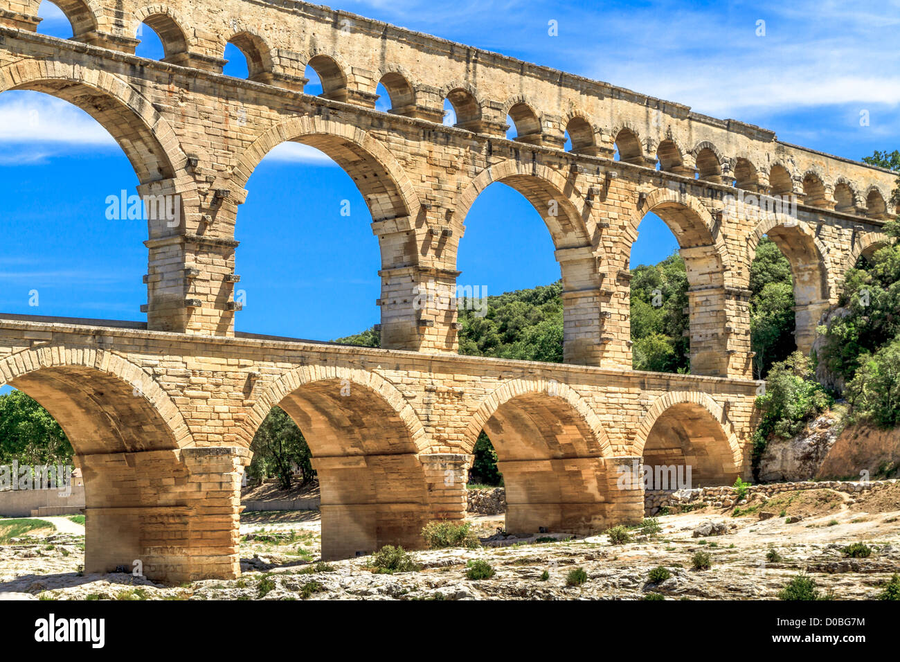 Pont du Gard est un ancien aqueduc romain près de Nîmes dans le sud de la France Banque D'Images