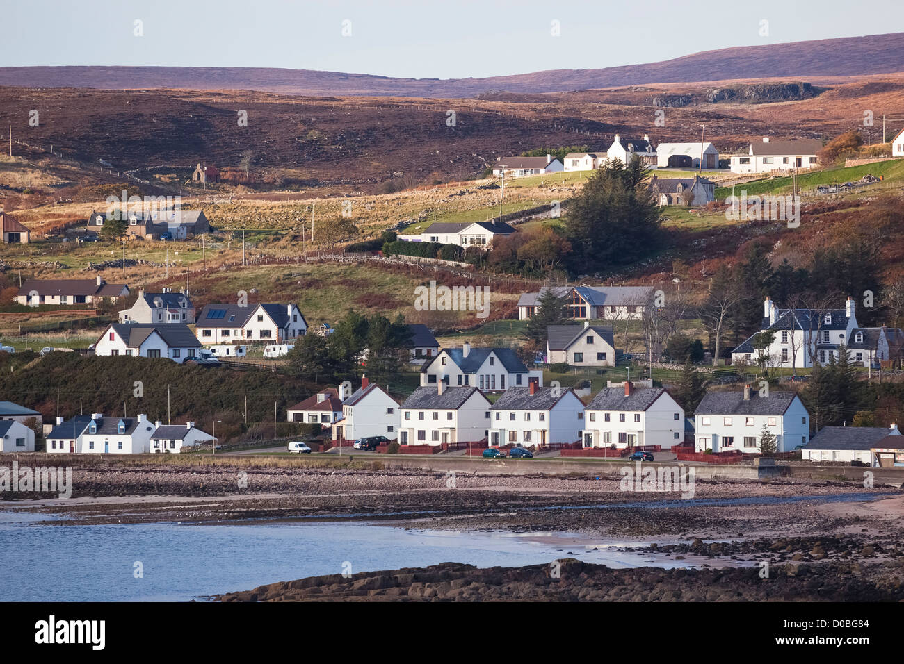Les maisons blanches parfaites de Strath Baie à Gairloch dans les Highlands écossais. Banque D'Images