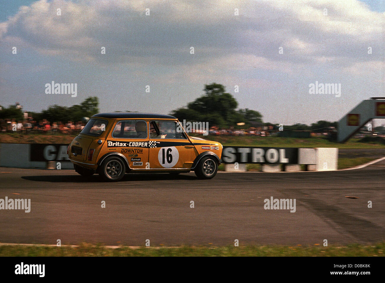 Gordon Spice Britax Mini Cooper S à chicane à Croft Autodrome, British Saloon car Championship, Angleterre. 1969. Banque D'Images