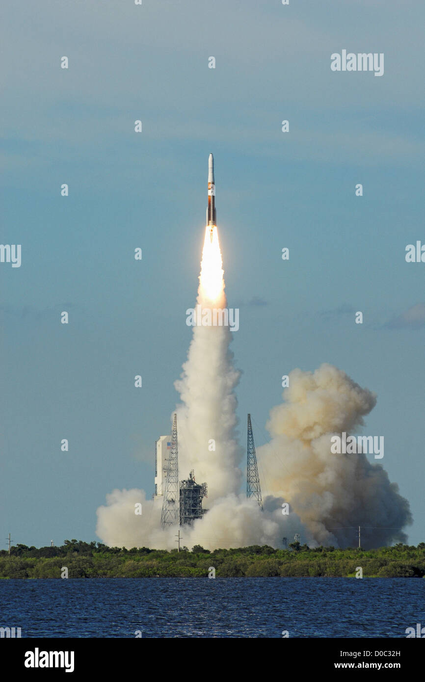 Une fusée Delta IV lance le va-O (Geostationary Operational Environmental Satellite) pour les satellites météorologiques de la NASA et de la NOAA. Banque D'Images