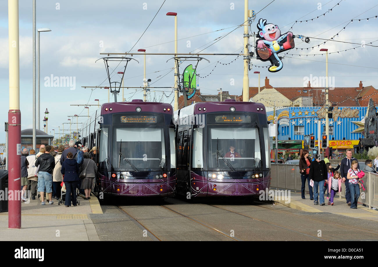 Les tramways BOMBARDIER FLEXITY 2 blackpool Lancashire England uk Banque D'Images