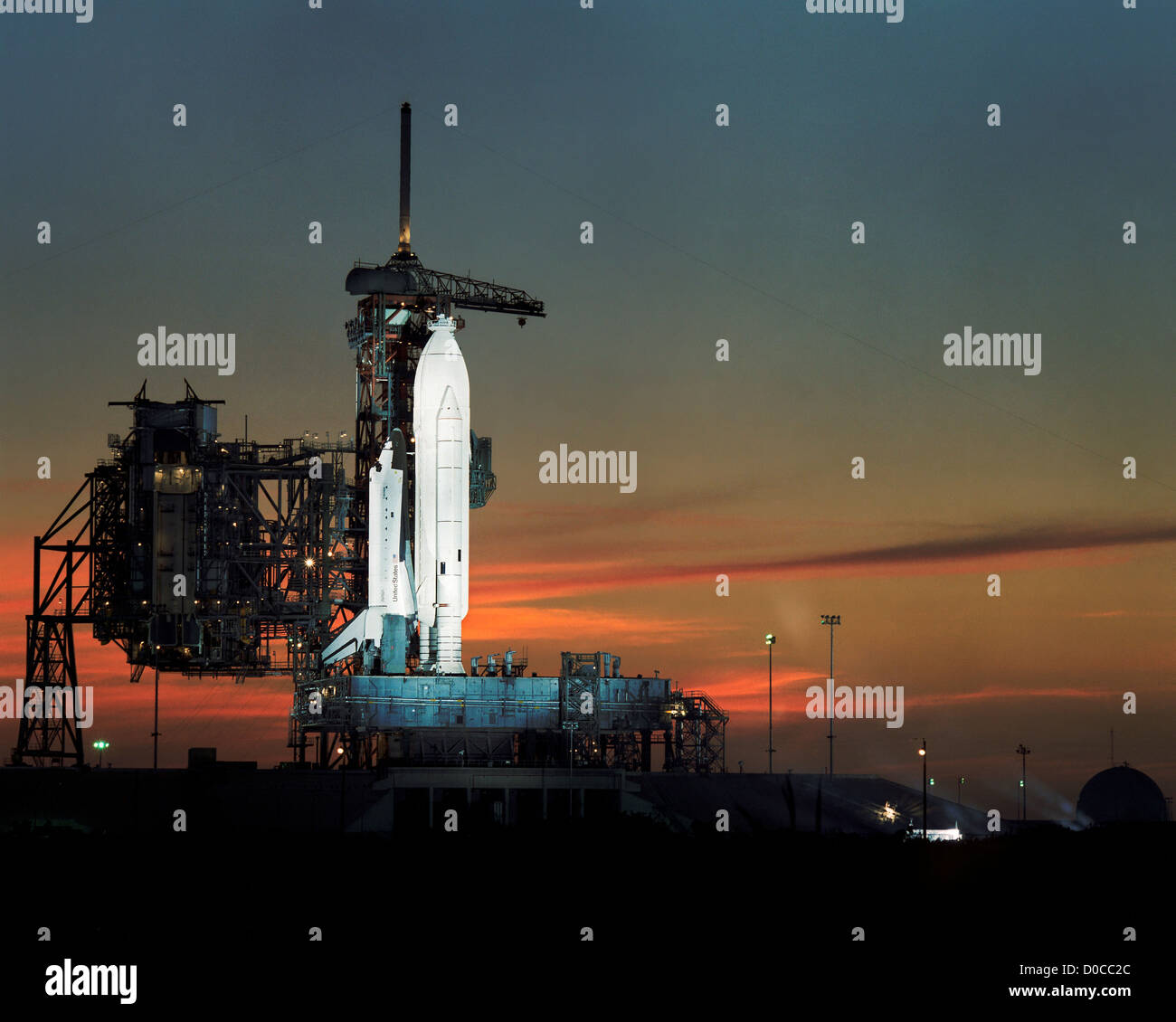 La navette spatiale Columbia (STS-1) au crépuscule Banque D'Images