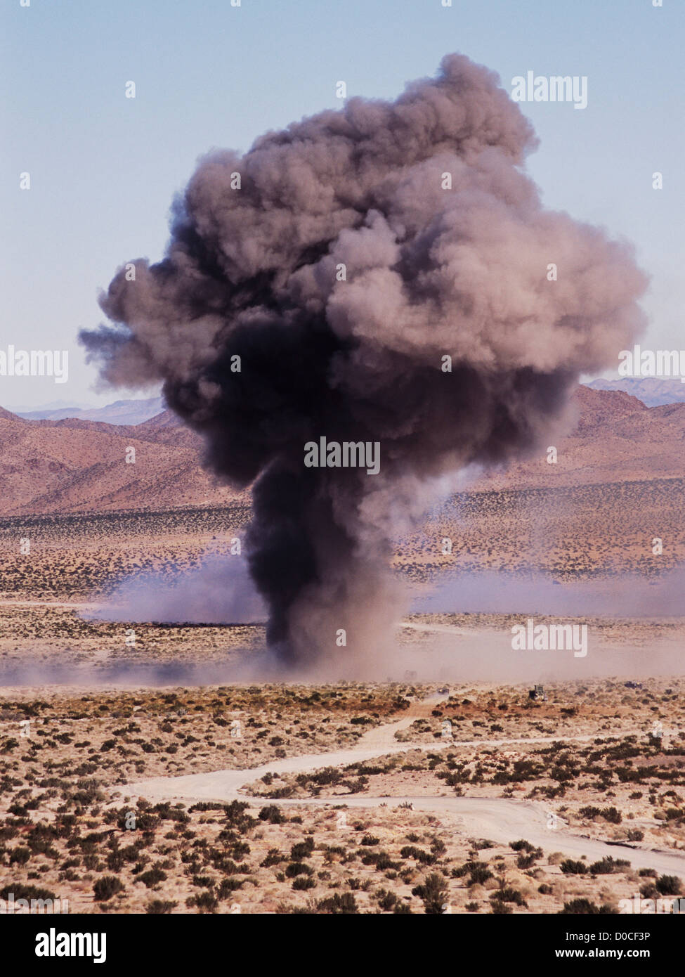 Champignon atomique d'une énorme explosion Banque D'Images