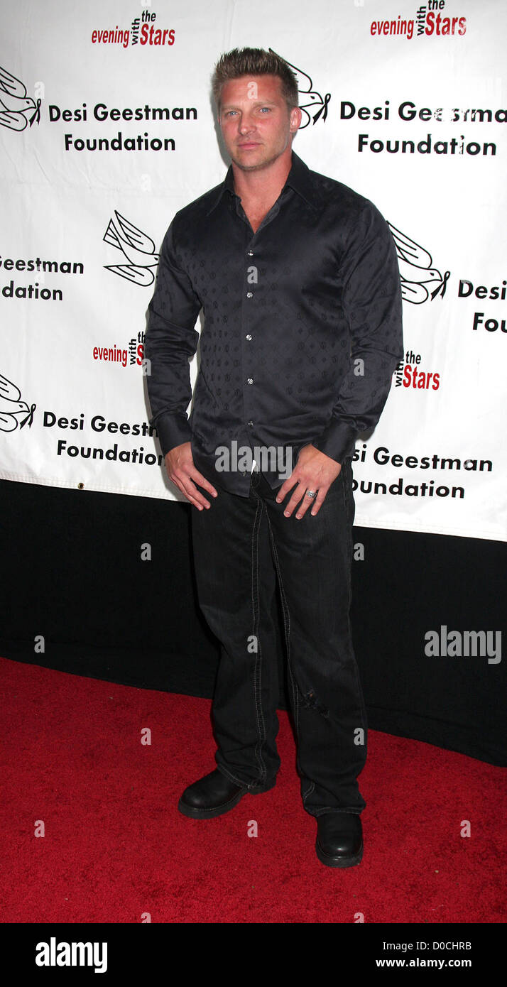 Steve Burton arrive à la "soirée avec les Stars 2010" pour l'Geestman Desi Foundation au Farmer's Market Theatre Banque D'Images