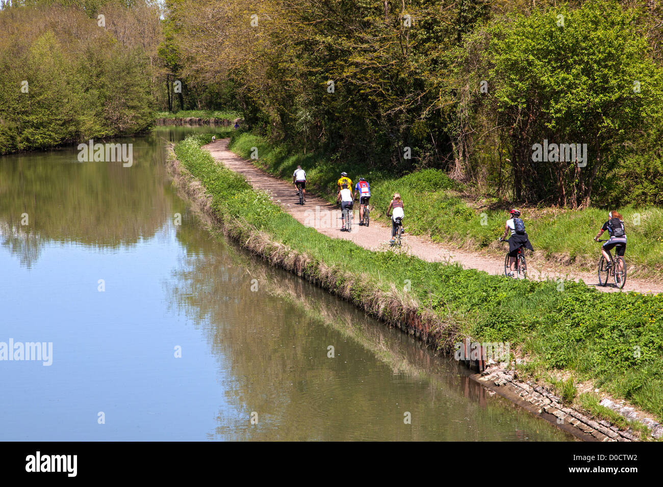 La Loire v lo VELO UN CIRCUIT CANAL LA LOIRE SAINT SATUR CHER