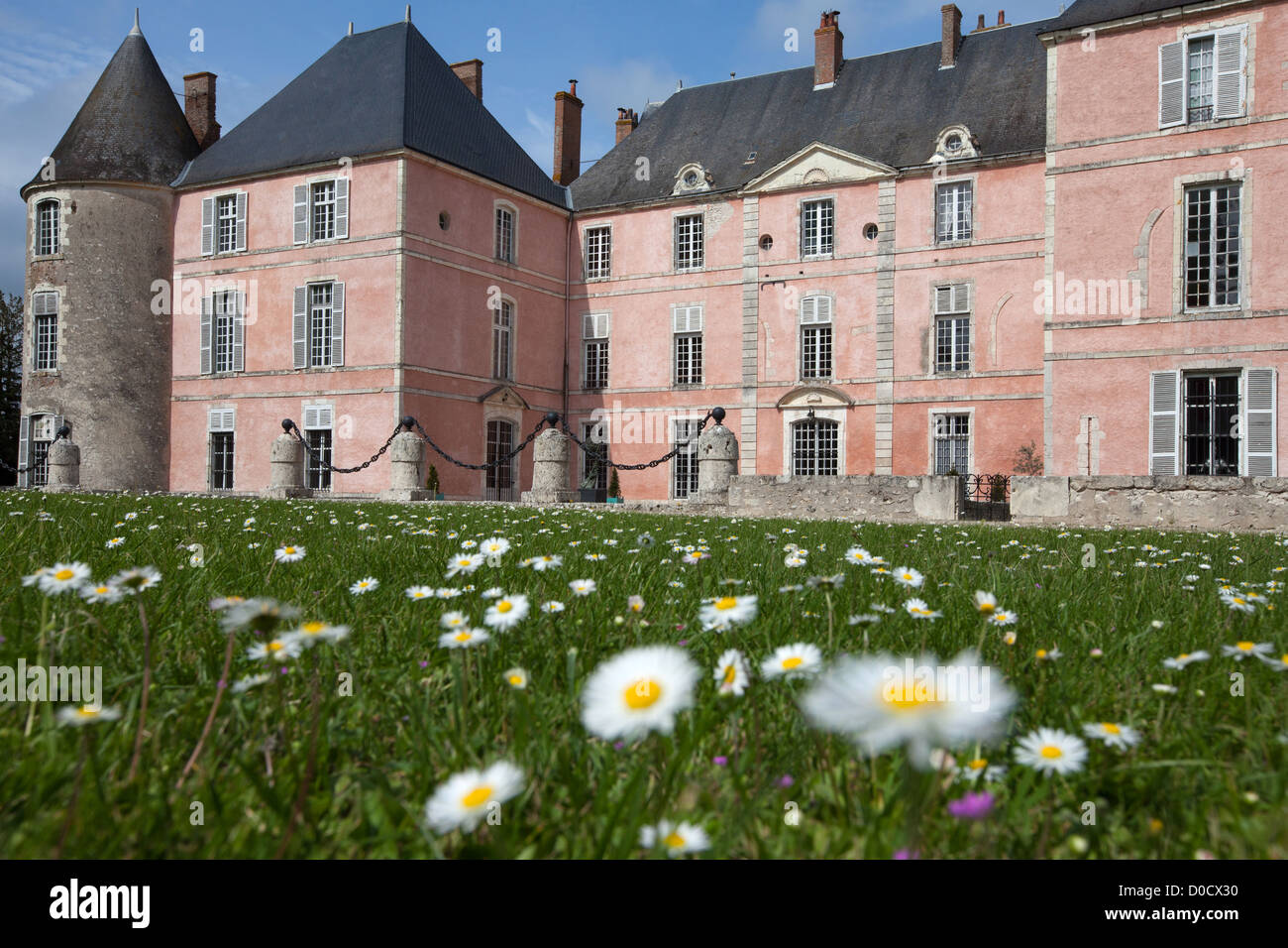 CHATEAU DE L'ÉGLISE DE MEUNG-SUR-LOIRE CHATEAU EST RESIDENCE ORLEANS MEUNG seigneurs évêques qui étaient propriétaires TOUS LES PROJETS DE CONSTRUCTION Banque D'Images