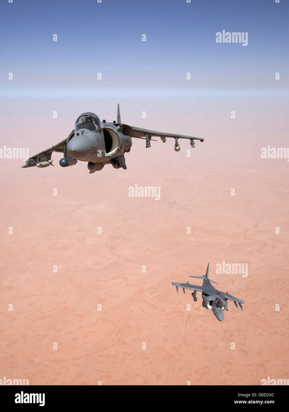 Deux US Marine Corps AV-8B Harrier haut au-dessus de la Province d'Al Anbar Iraq Banque D'Images