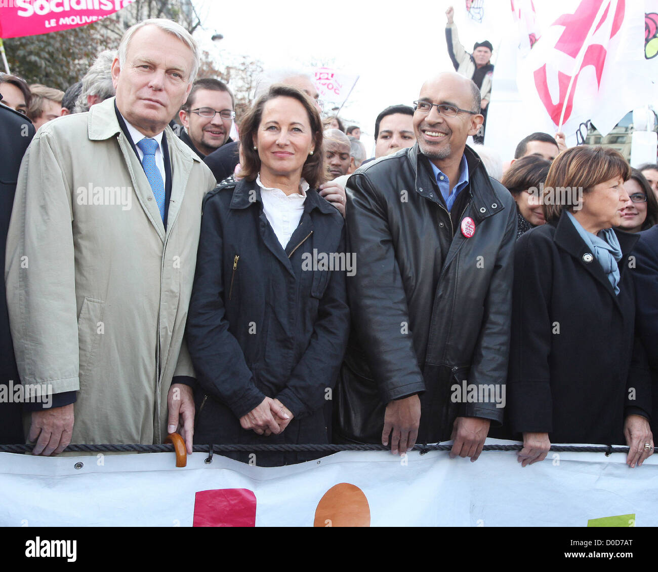 Jean Marc Ayrault, Ségolène Royal, Harlem Désir, Martine Aubry et Beit  Hamon protester contre la réforme des retraites Paris Photo Stock - Alamy