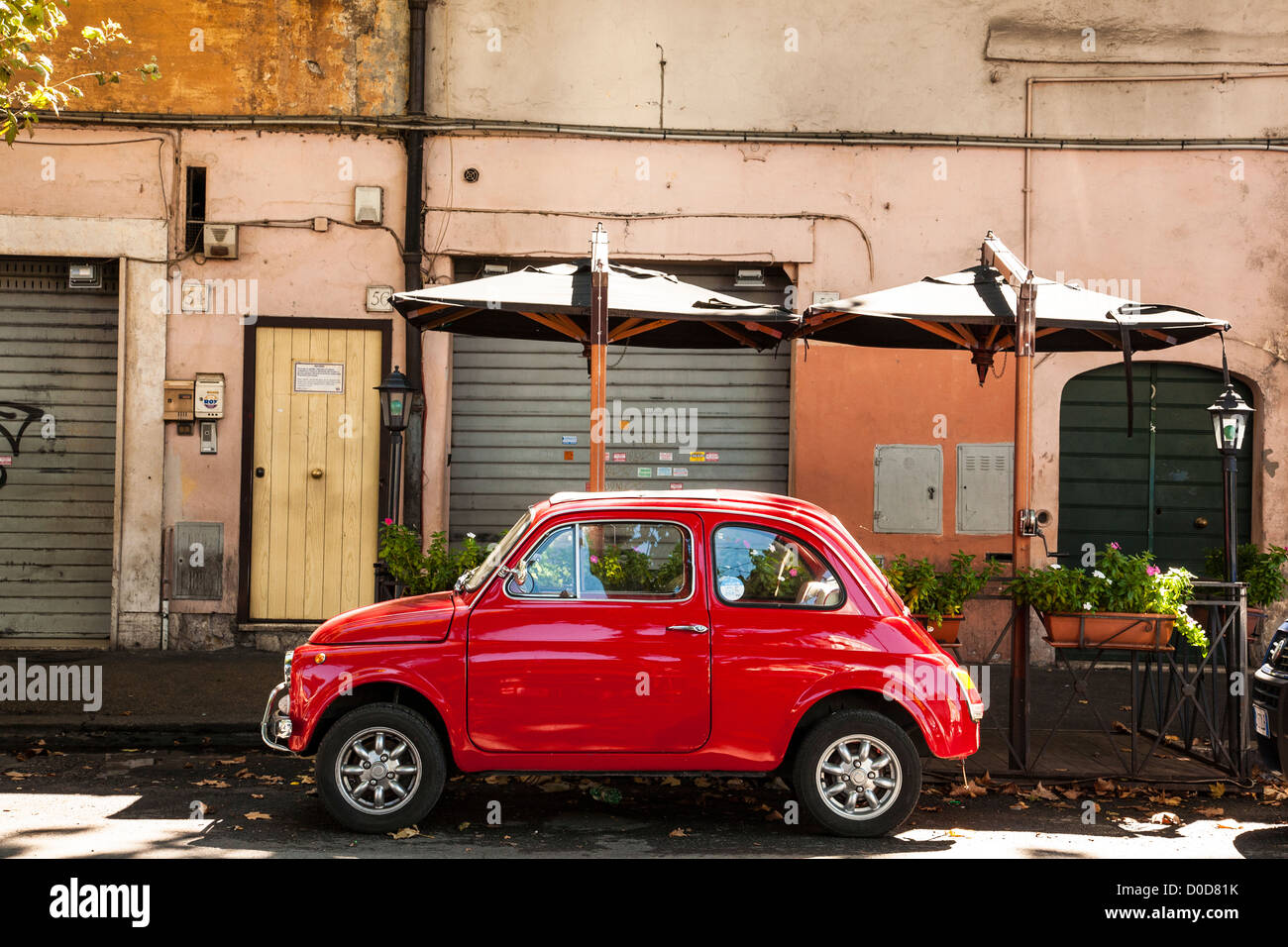 Fiat 500 rouge, Rome, Italie Banque D'Images