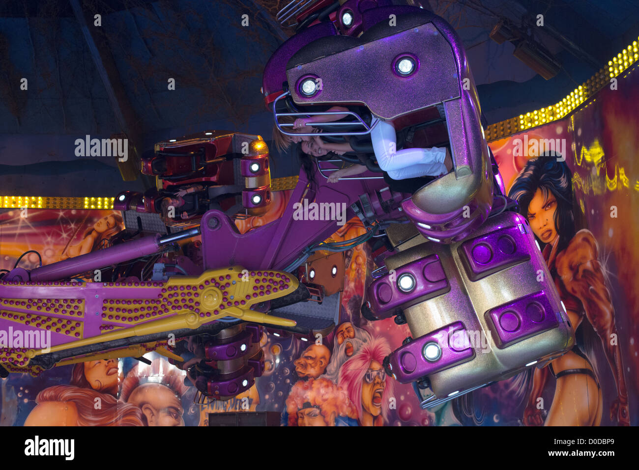 Fast Moving fairground attraction sur le Prater de Vienne le 6 octobre 2012 à Vienne, Autriche. Banque D'Images