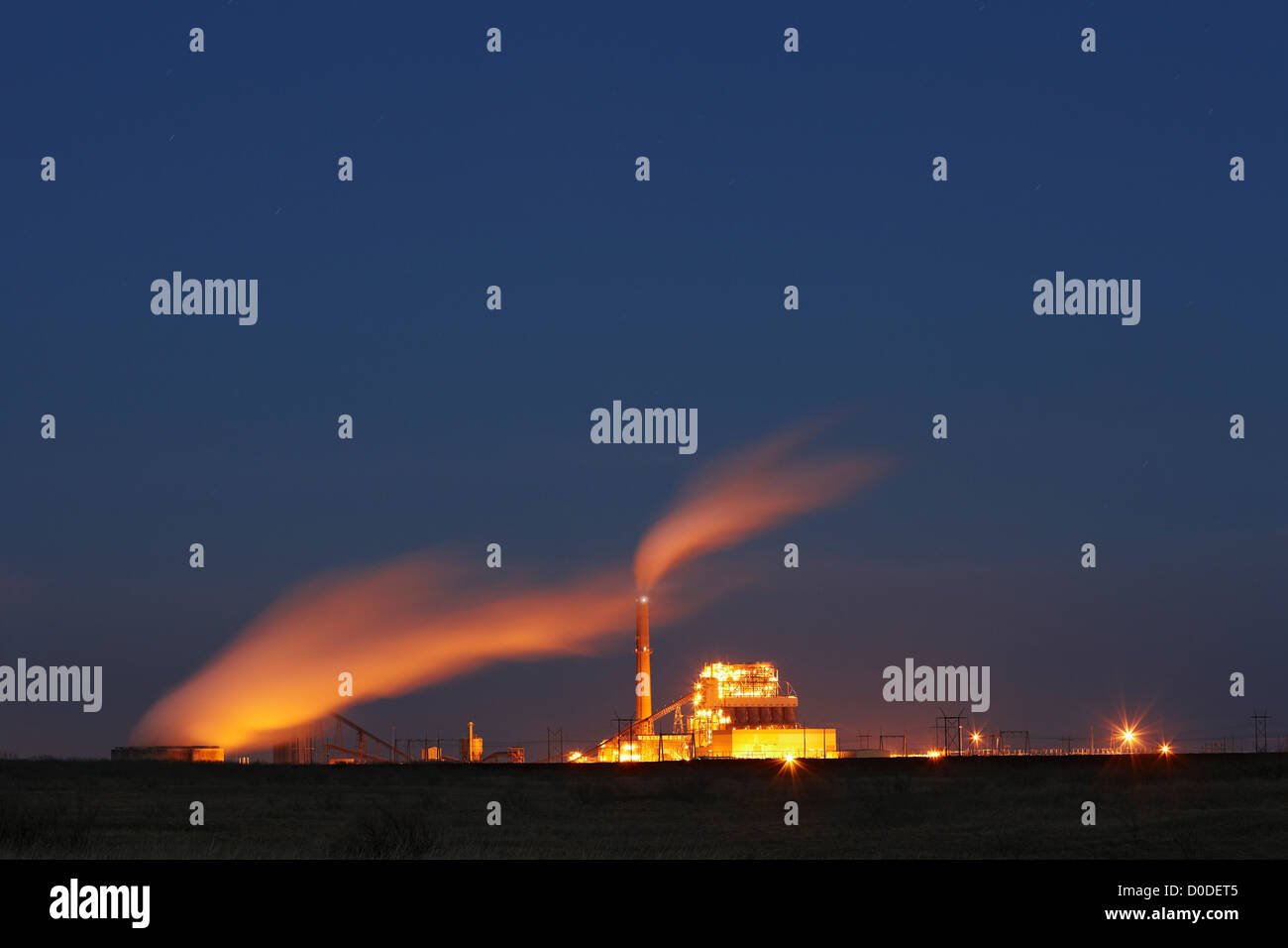 American Electric Power Station d'alimentation au charbon, à la brunante, Oklaunion, Texas. Banque D'Images