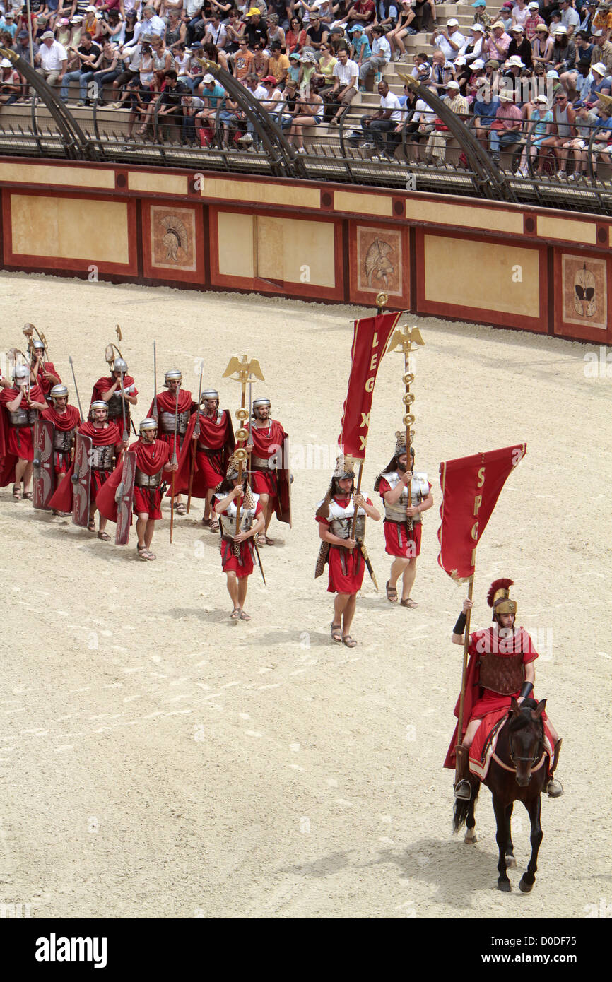 L'INSCRIPTION TRIUMPH DE GRANDES PERFORMANCES DE CIRQUE ARENA AU PUY DU FOU parc à thème historique créé en 1989 LES EPESSES VENDÉE (85) Banque D'Images