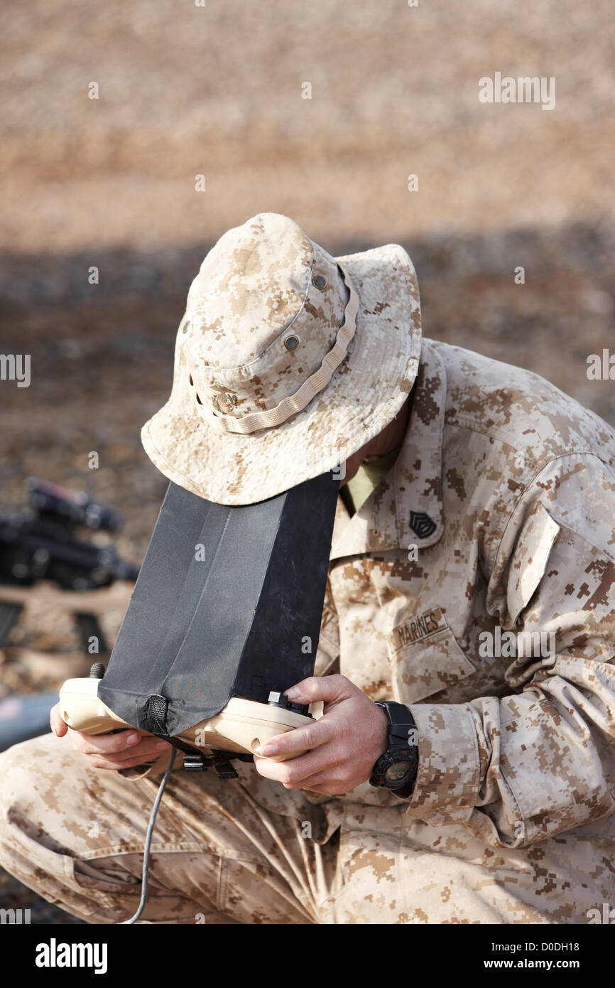 United States Marines assembler Aerovironment RQ-11 Raven-B véhicule aérien base d'opérations en Afghanistan. Banque D'Images