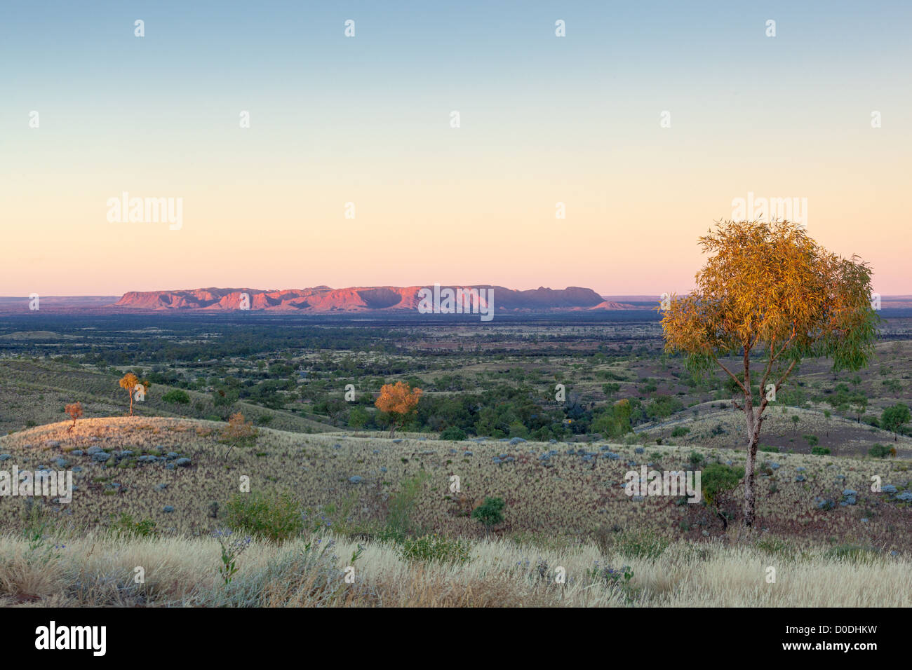 Gosse Bluff de Tylers Passer au lever du soleil, Tnorala (Gosse Bluff) Réserve de conservation, West MacDonnell Ranges, Alice Springs, Territoire du Nord Banque D'Images