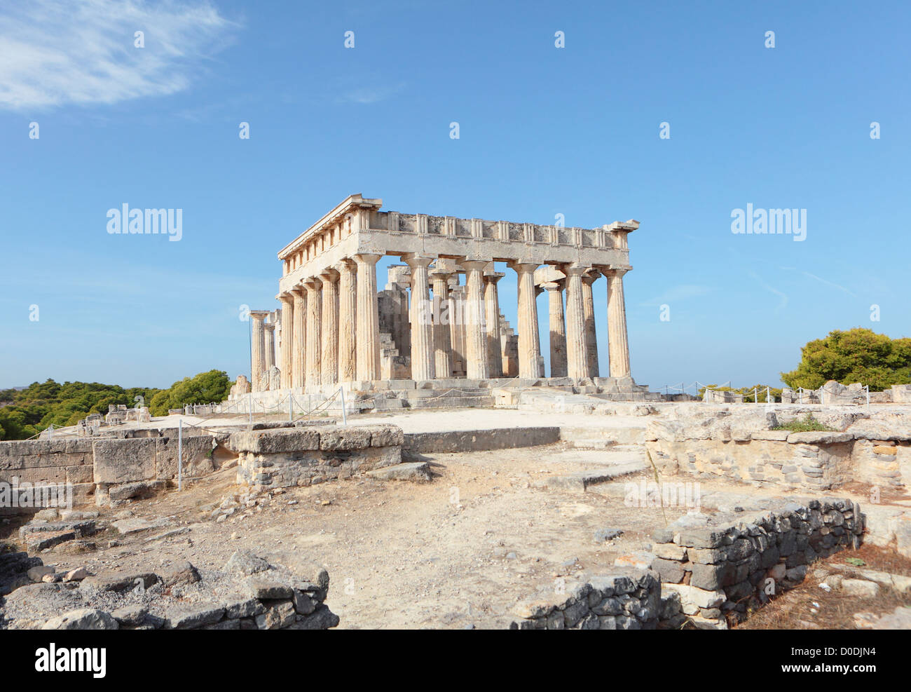 Une vue sur le temple dorique d'Aphaia sur Aegina Island dans le golfe Saronique, au sud d'Athènes. Banque D'Images