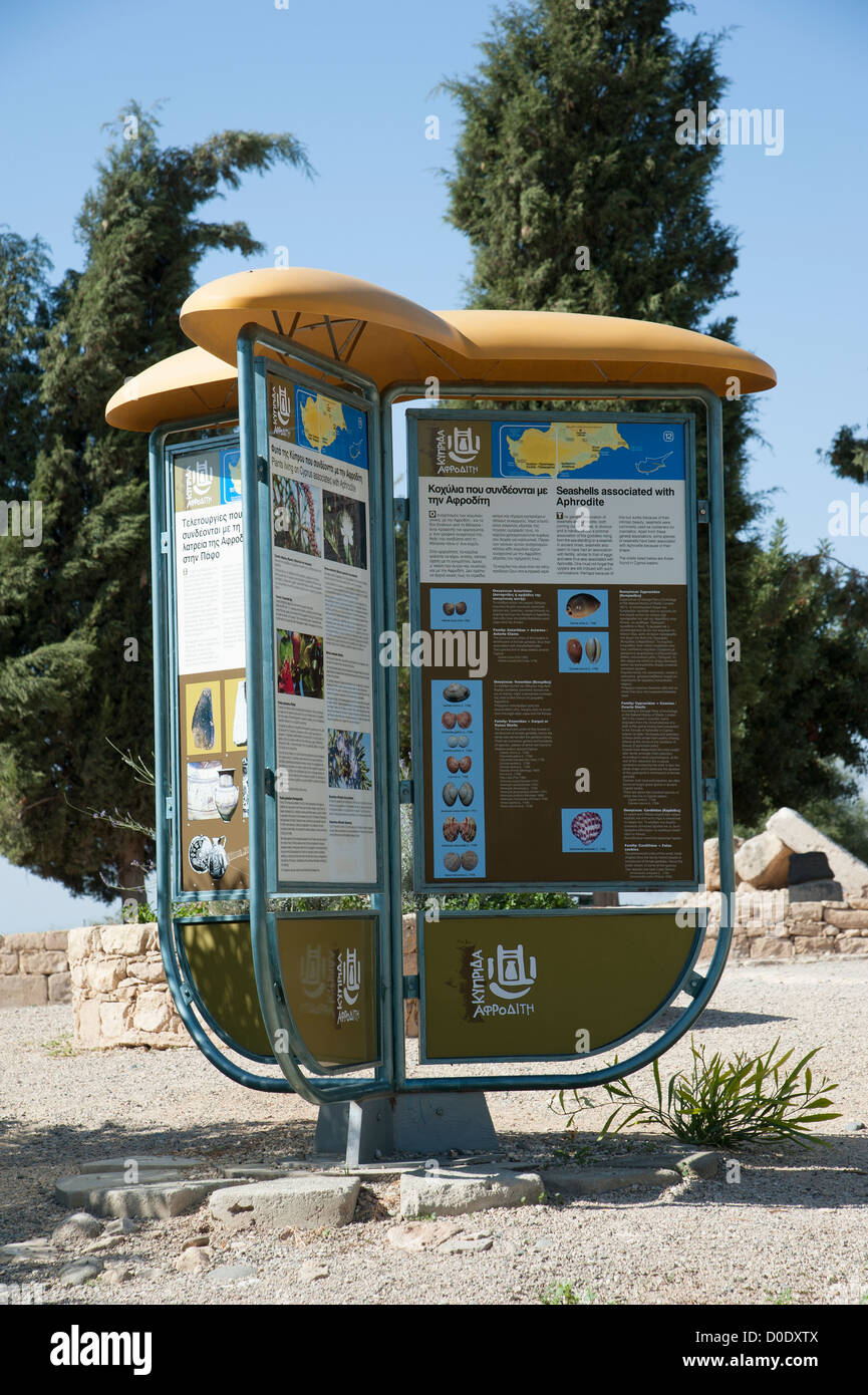 Informations touristiques sur info donnant les conseils des articles associés associé à Aphrodite. Sanctuaire d'Aphrodite Kouklia village Banque D'Images